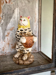 Vintage ceramic figurine « Cat »