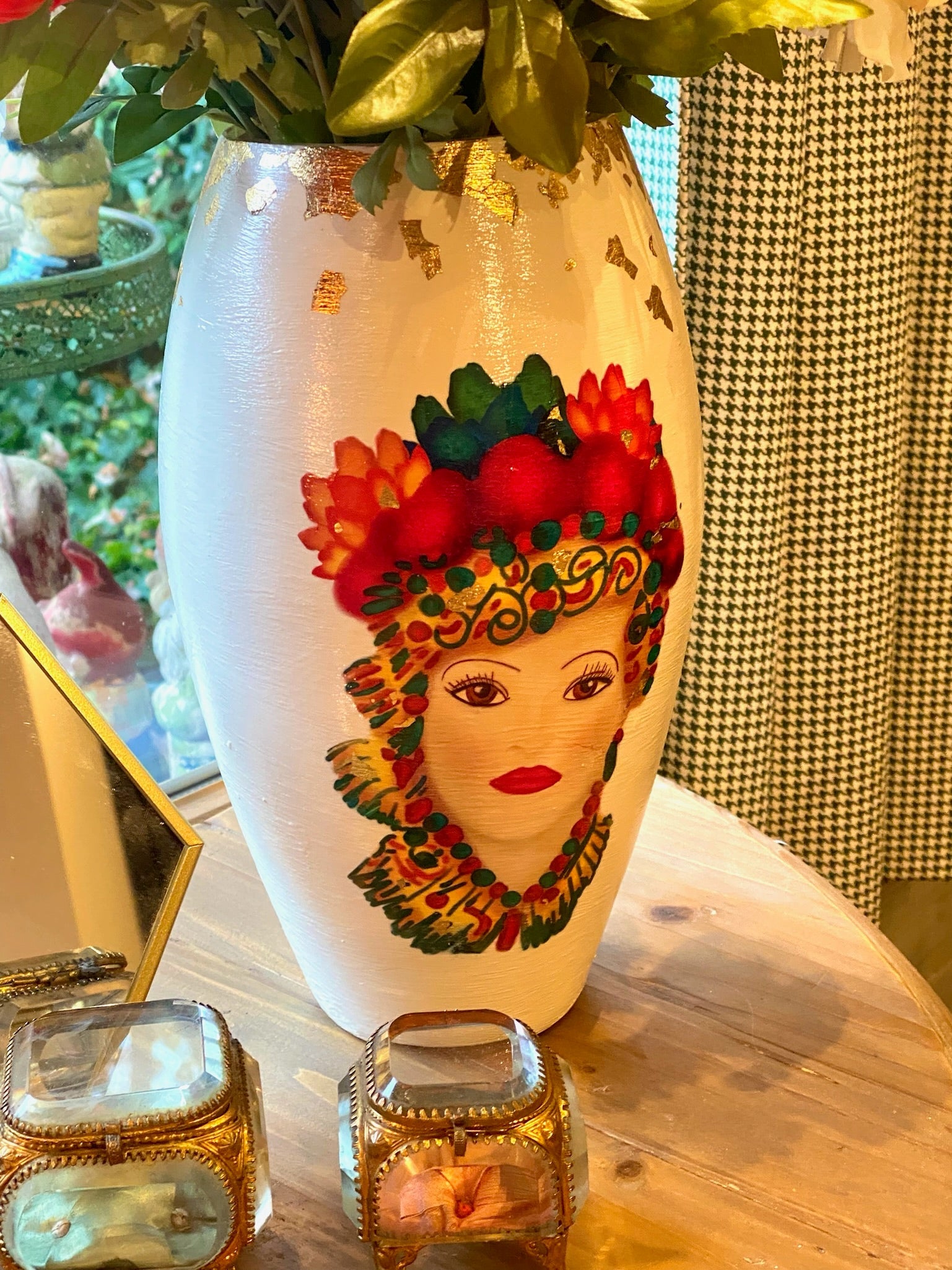 Handpainted The Emperor and his Empress Glass Vase