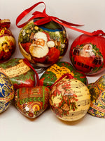 Load image into Gallery viewer, Christmas Décoration Old Papier Maché Christmas Balls (set 4)
