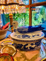 Load image into Gallery viewer, Vintage Terrine Chinese porcelain « Duck » Delft Blue
